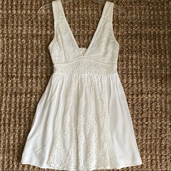 IN THE BEGINNING WHITE•LACE•SUNDRESS•DRESS•SHORT DRESS•EMPIRE WAIST•DEEP V•SMALL - Picture 2 of 13